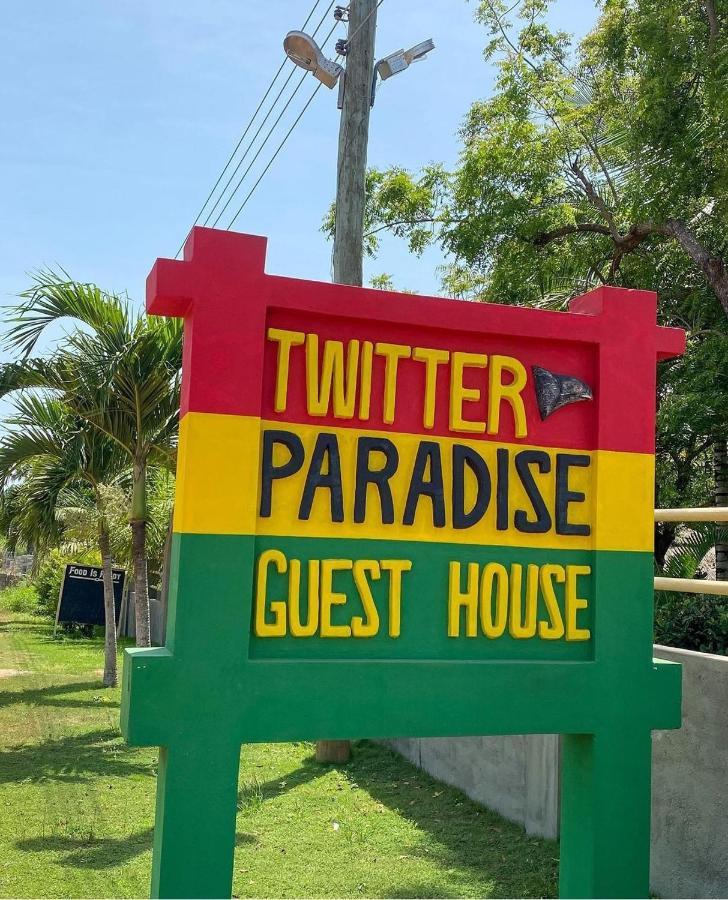 Twitter Paradise Ampeni Eksteriør bilde